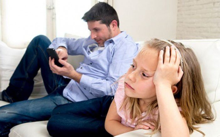 Phubbing por parte de padres, niños ignorados con depresión