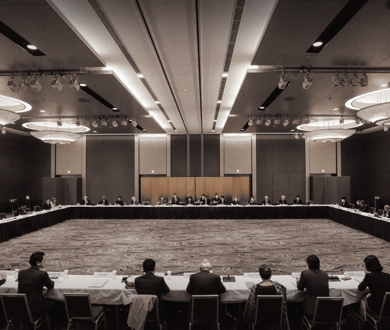 Trilateral Commission y el Club Bilderberg, La Sombra del Poder