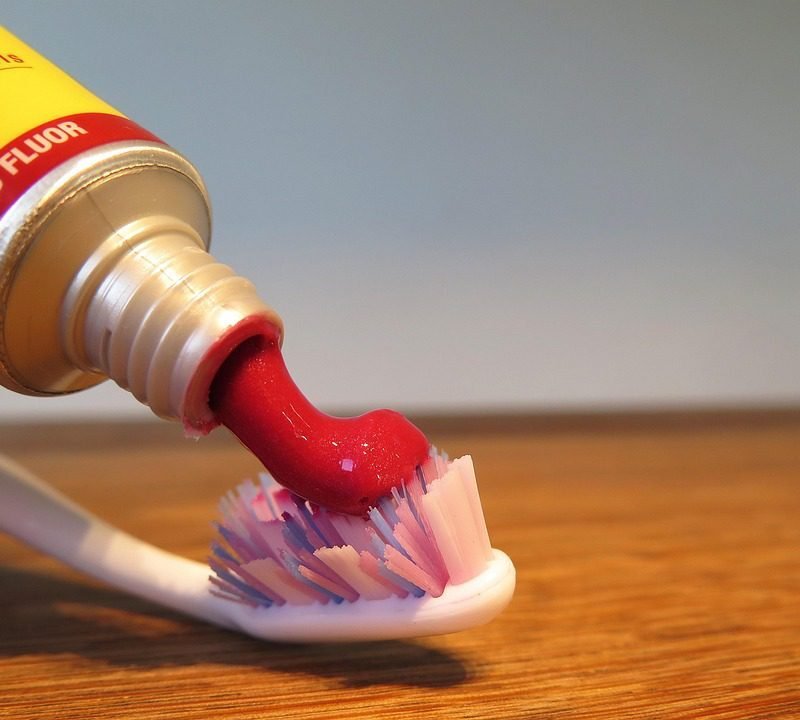 EL FLÚOR, La Receta de la Élite para Apagar tu Glándula Pineal (Y Cómo Limpiarla)