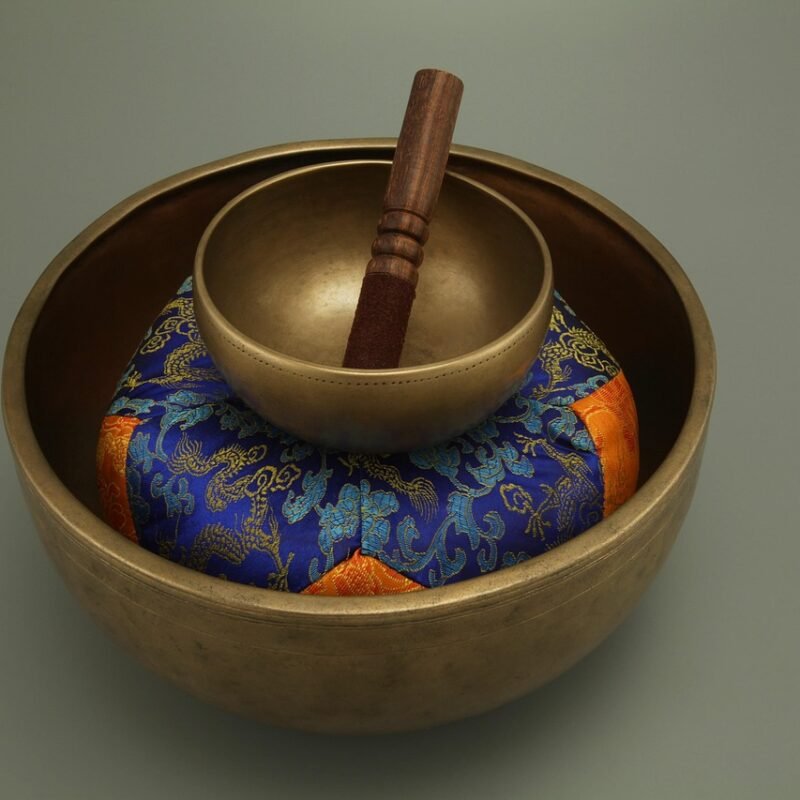 Imagen relacionada con Meditación sonora: cómo los cuencos tibetanos y las frecuencias 432 Hz están sanando almas